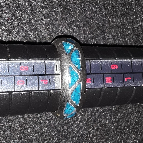 Sterling Silver Turquoise Chip Inlaid Ring - 7 - EUC - Picture 3 of 8